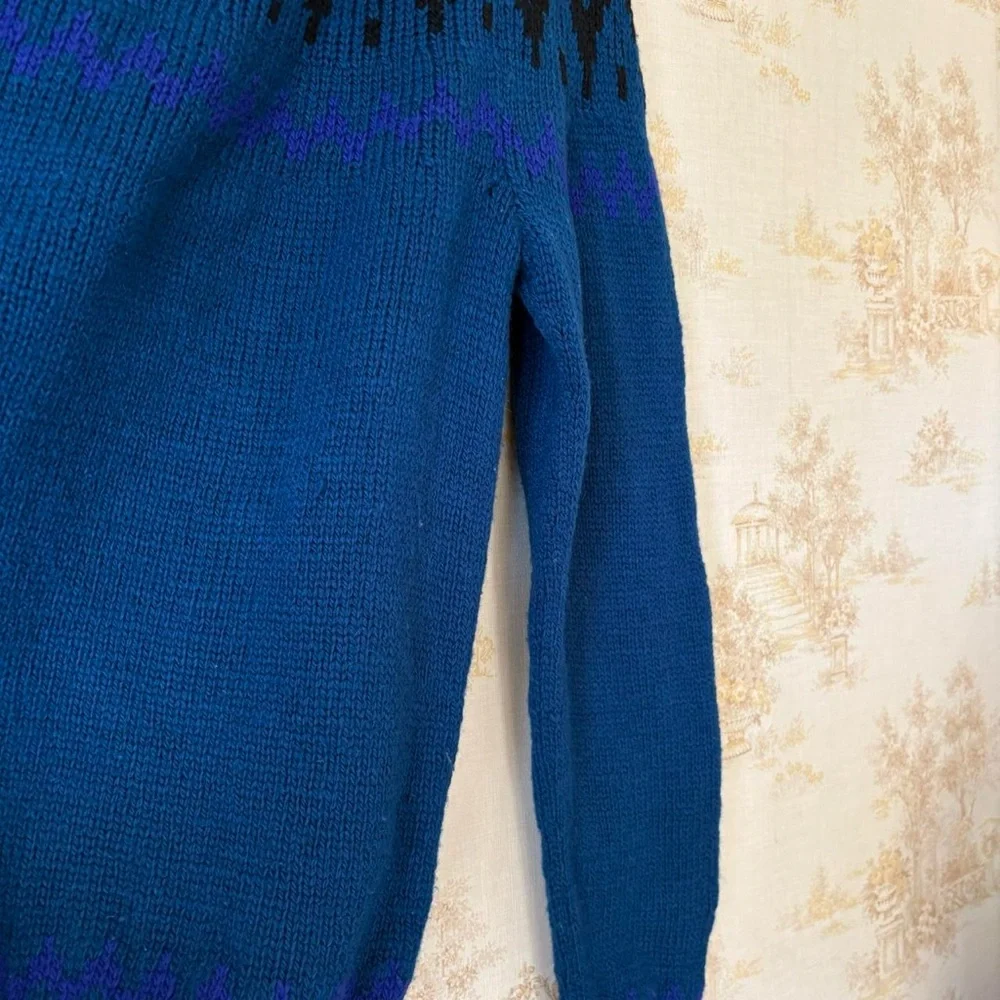 Vintage blue and black fair isle Nordic argyle wool chunky knit crewneck sweater
